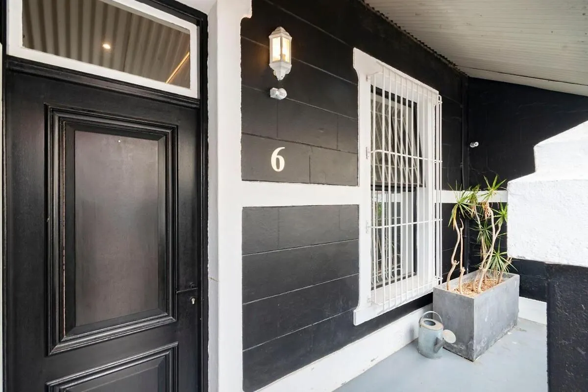 2-Bed Rose Cottage In Woodstock ケープタウン 南アフリカ